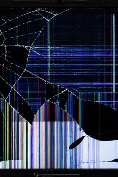 Ultra-Realistic Cracked Glass